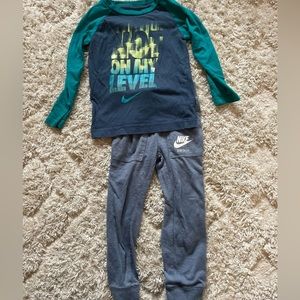 NIKE•toddler 3T•shirt•pants